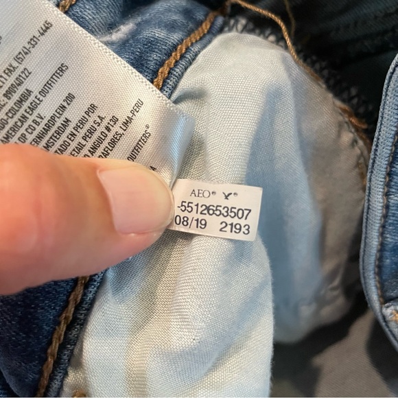 American Eagle Distressed Super Hi-Rise Jegging Jeans. Size 2 - Picture 5 of 7